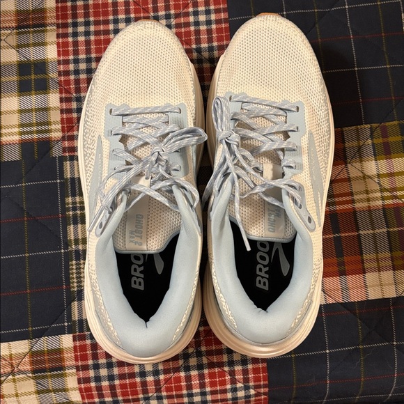 Brooks Ghost Max 2 Sky Blue and White Running Shoes - Picture 2 of 8